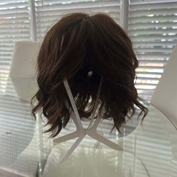 Beautiful prosthesis brown wig.Purchased from Gallery of...